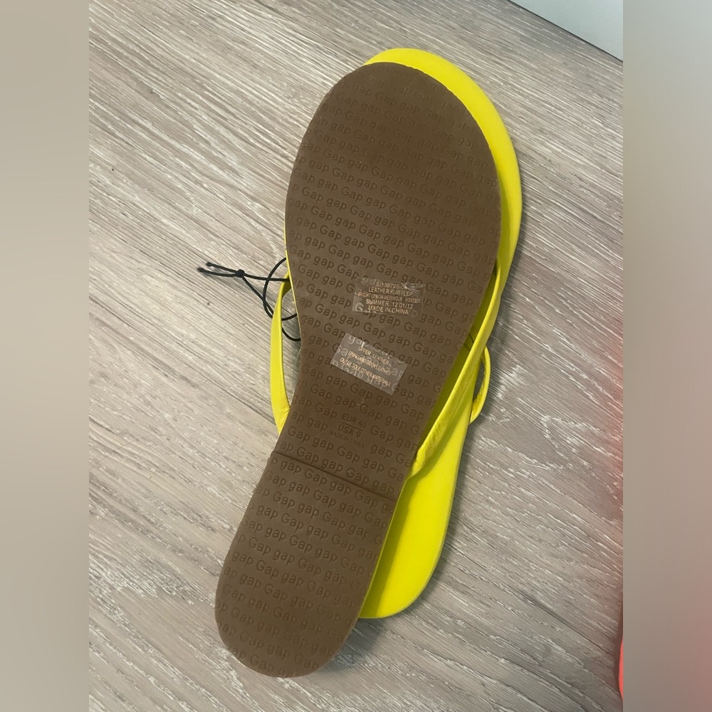 NWT set/lot of 3 pairs GAP neon leather flip flops sz 9 🩷🧡💛 - Picture 6 of 8